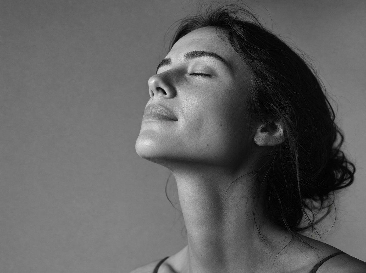 A calm, relieved patient after safe removal of a failing root canal at ELEV8, Beverly Hills